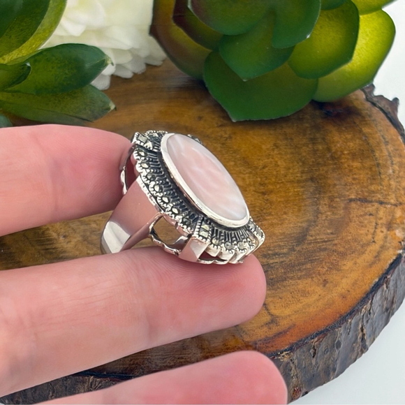 Sterling Silver 925 Vintage Marcasite and Mother of Pearl Ring Size 7 Chunky GUC - Picture 9 of 12